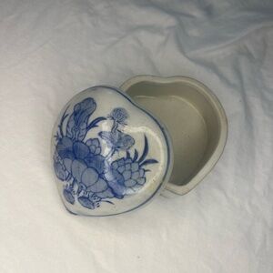 Vintage Porcelain Chinese trinket box